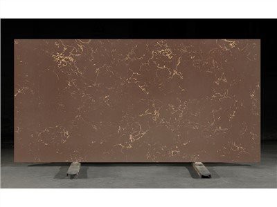 Rjavi marmor videz četverice kamen z zlatimi žilami