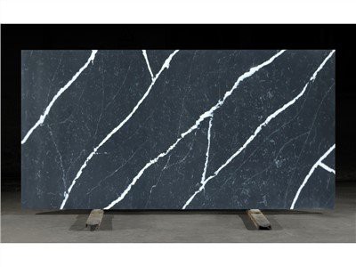Quartz Countertops, ki izgledajo kot črn marmor